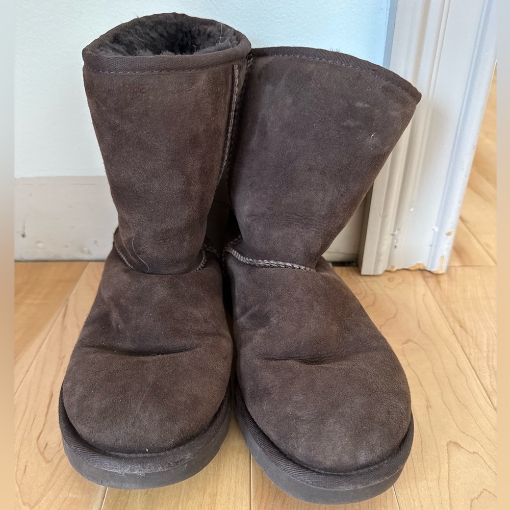 UGG Classic short boots in chocolate brown, women's size 7 - Picture 4 of 10
